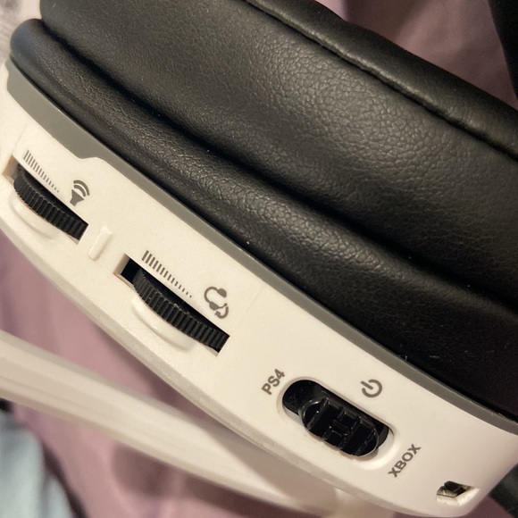 Turtle Beach gamer headset w/ mic - Picture 6 of 6